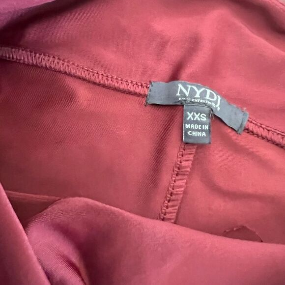 NYDJ Coated Skinny Leggings Pull-On Slimming pants Burgundy XXS/XS $89 NWT - Picture 7 of 8